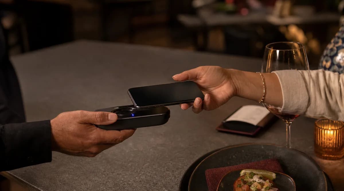 Pago digital sin contacto en restaurante fine dining