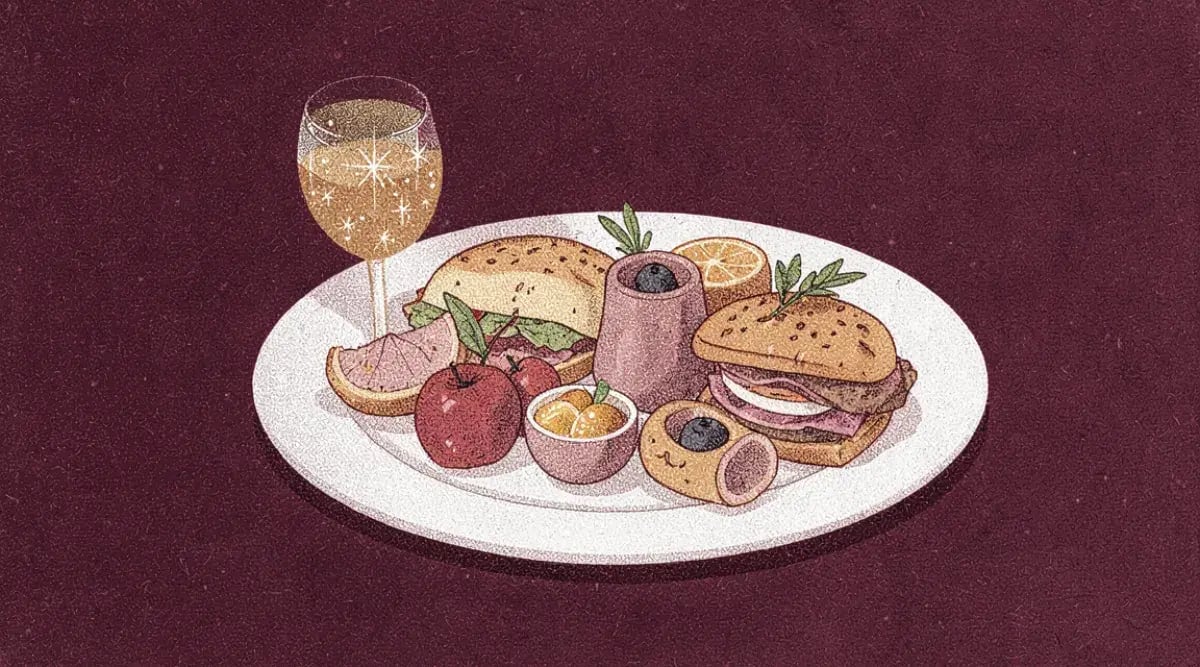 Mesa de brunch con copas de mimosa, vino blanco y rosado junto a platos de huevos Benedict y waffles