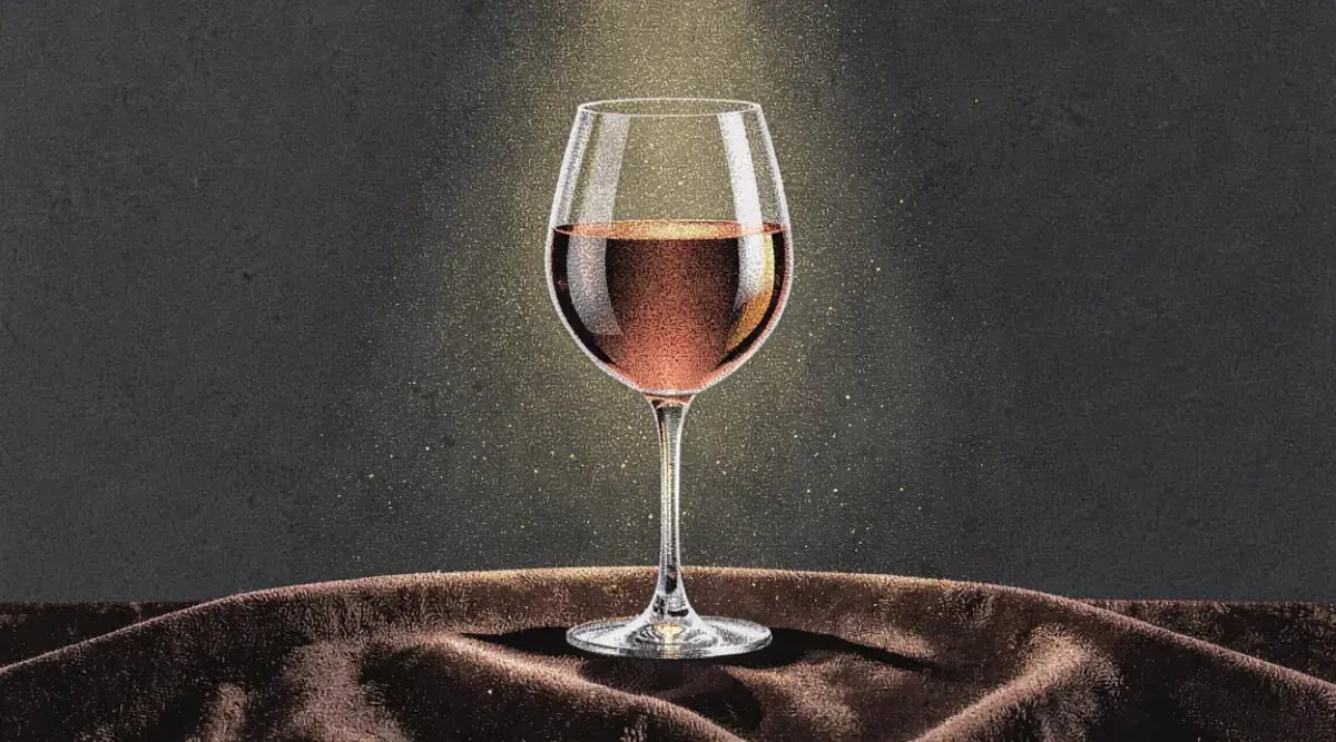 Mesa de restaurante fine dining con iluminación cálida y servicio personalizado