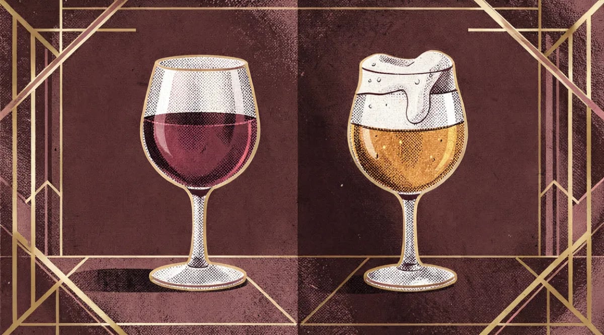 Copa de vino tinto y vaso de cerveza artesanal lado a lado en mesa de restaurante